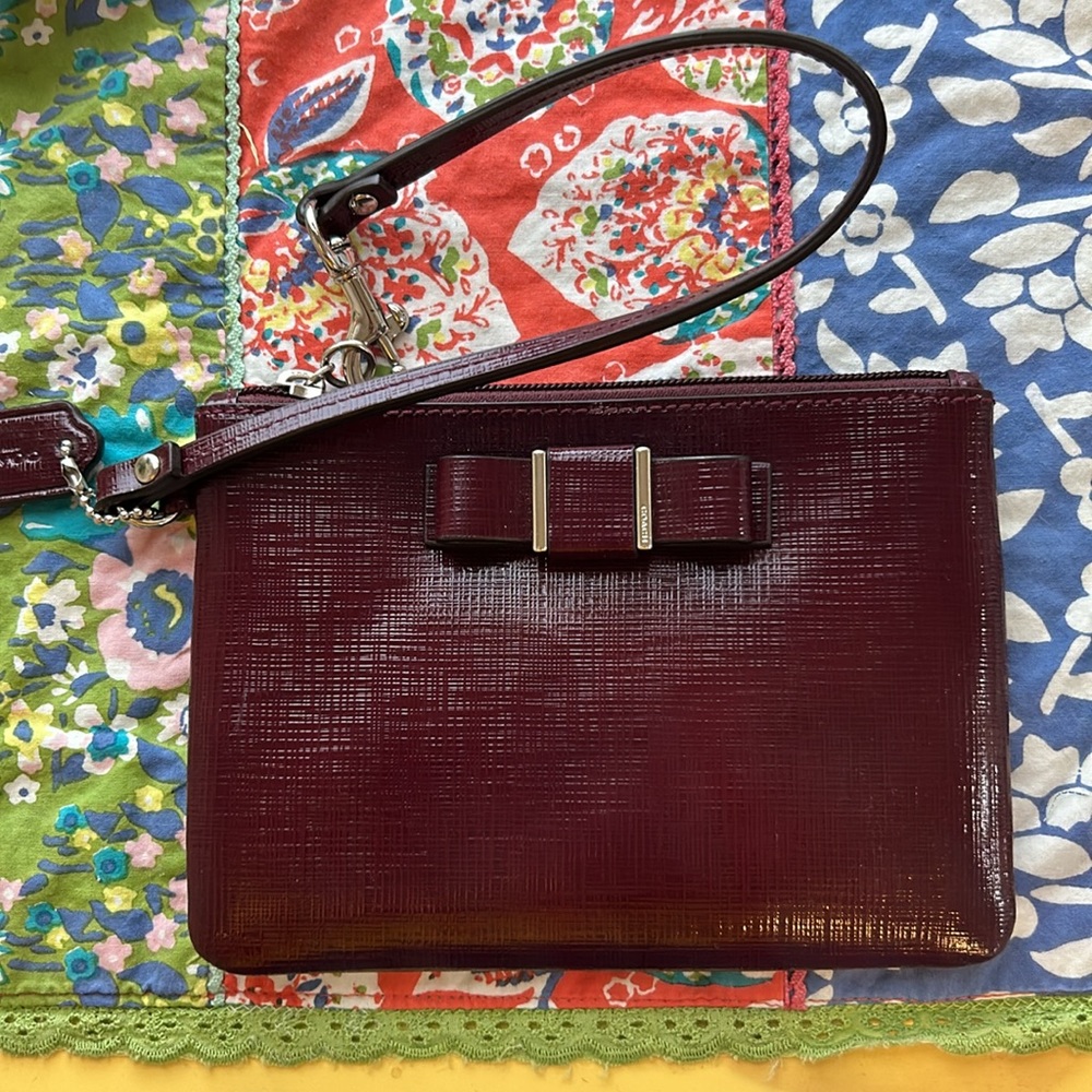 Coach wristlet .perfect condition.